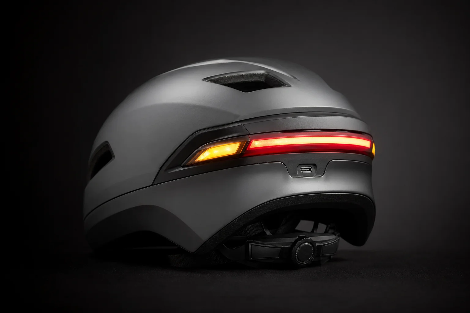 Casque CASR Glow avec LED rouge arrière allumée